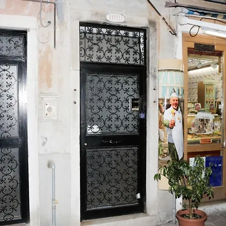 Santa Croce بيت ضيافة *